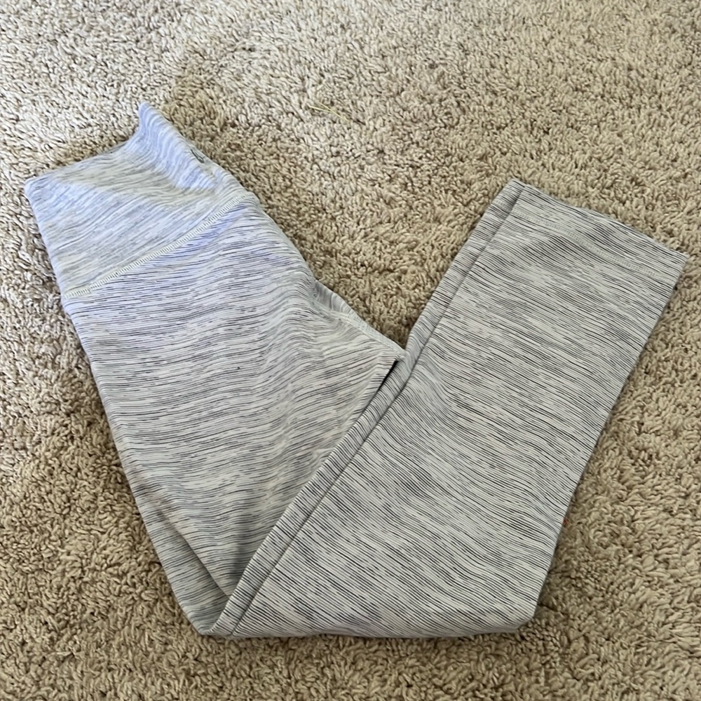 Lululemon cropped grey patterned leggings